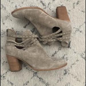 FRYE - Naomi Pickstitch Shootie - Size 8